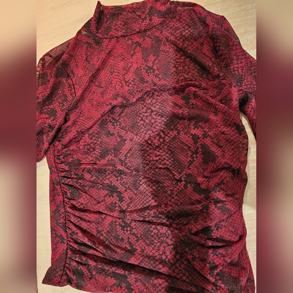 Guess Snake Skin Red Burgundy Shirt and Skirt Set - Picture 5 of 8
